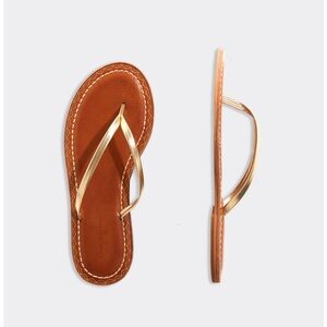 NWT Vineyard Vines Skinny Strap Patent Leather Flip Floos Gold and Brown Size 8